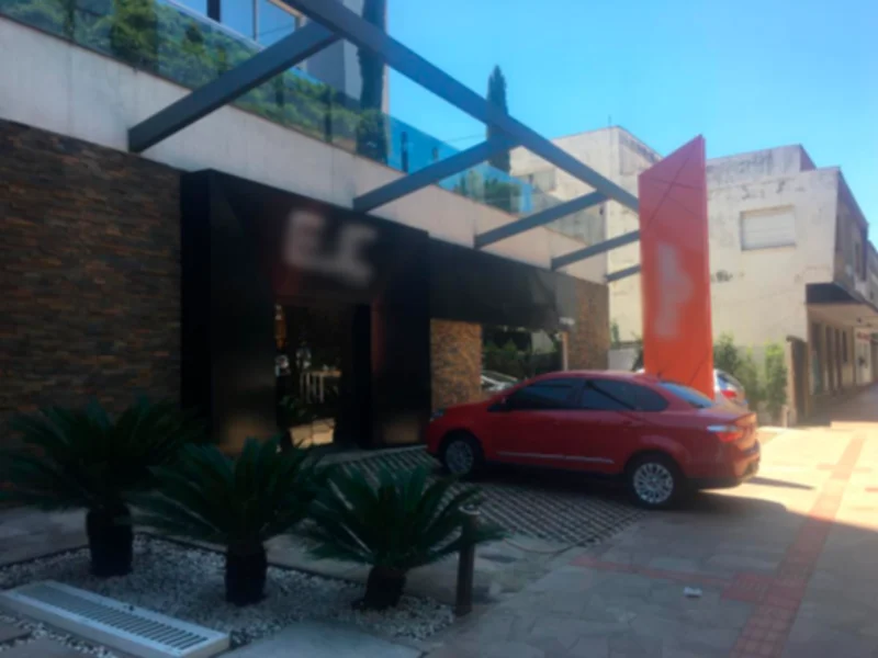 Foto 1 de 9: Comercial em leilão em Passo Fundo - RS, bairro Rodrigues — Sala - Passo Fundo - RS