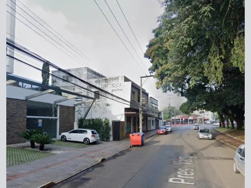 Foto 5 de 9: Comercial em leilão em Passo Fundo - RS, bairro Rodrigues — Sala - Passo Fundo - RS