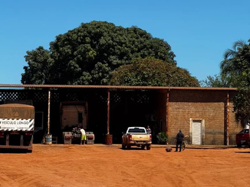 Foto 1 de 6: Comercial em leilão em Querência - MT, bairro Setor Industrial Ii — Prédio - Querência - MT