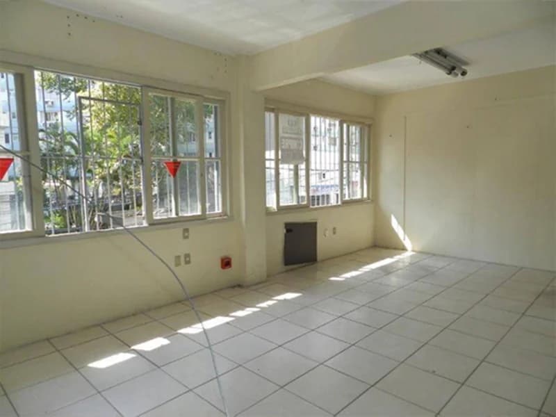 Foto 13 de 36: Comercial em leilão em Porto Alegre - RS, bairro Independencia — Sala Comercial - Porto Alegre - RS