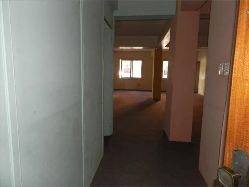 Foto 22 de 36: Comercial em leilão em Porto Alegre - RS, bairro Independencia — Sala Comercial - Porto Alegre - RS