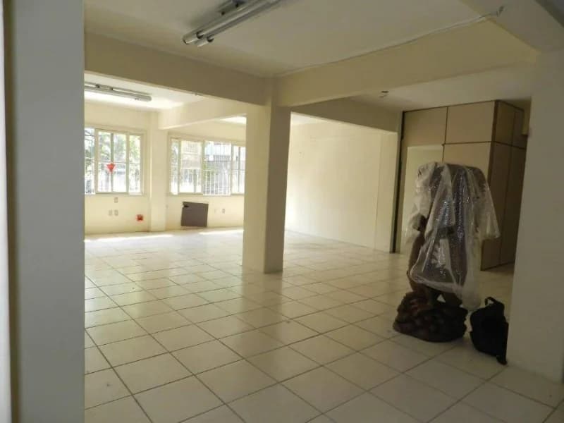 Foto 3 de 36: Comercial em leilão em Porto Alegre - RS, bairro Independencia — Sala Comercial - Porto Alegre - RS