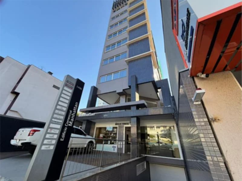 Foto 7 de 9: Comercial em leilão em Francisco Beltrão - PR, bairro Centro — Sala - Francisco Beltrão - PR