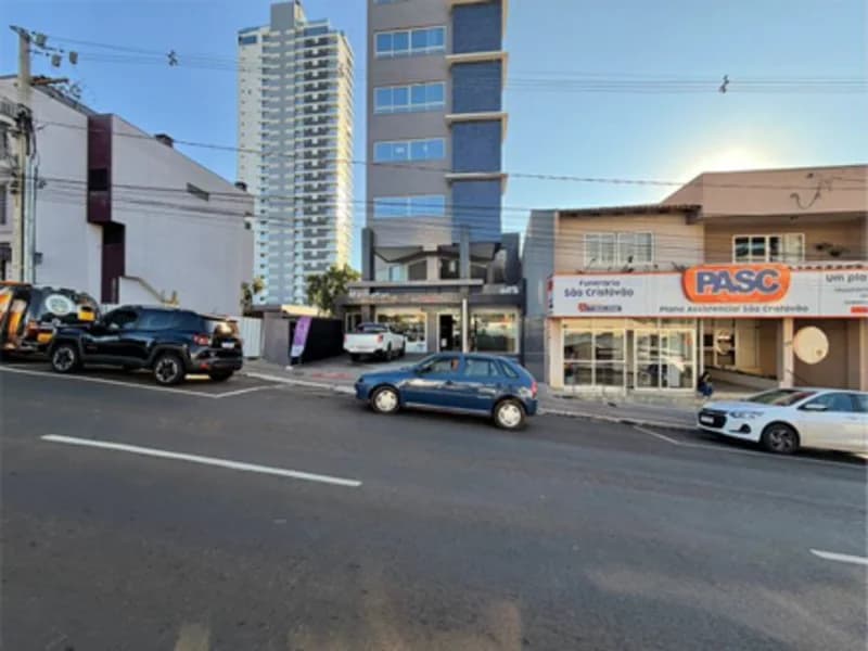 Foto 1 de 9: Comercial em leilão em Francisco Beltrão - PR, bairro Centro — Sala - Francisco Beltrão - PR