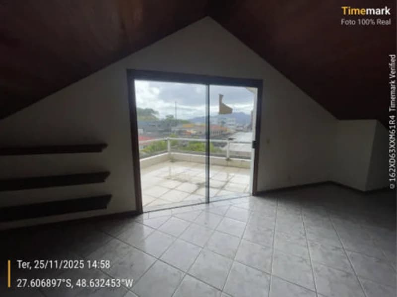 Foto 1 de 50: Casa em leilão em São José - SC, bairro Praia Comprida — Casa - São José - SC