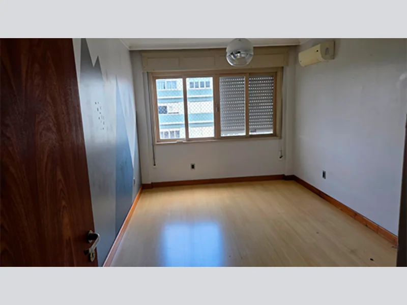 Foto 11 de 21: Apartamento em leilão em Porto Alegre - RS, bairro Moinhos de Vento — Apartamento e Vaga de Garagem - Porto Alegre - RS
