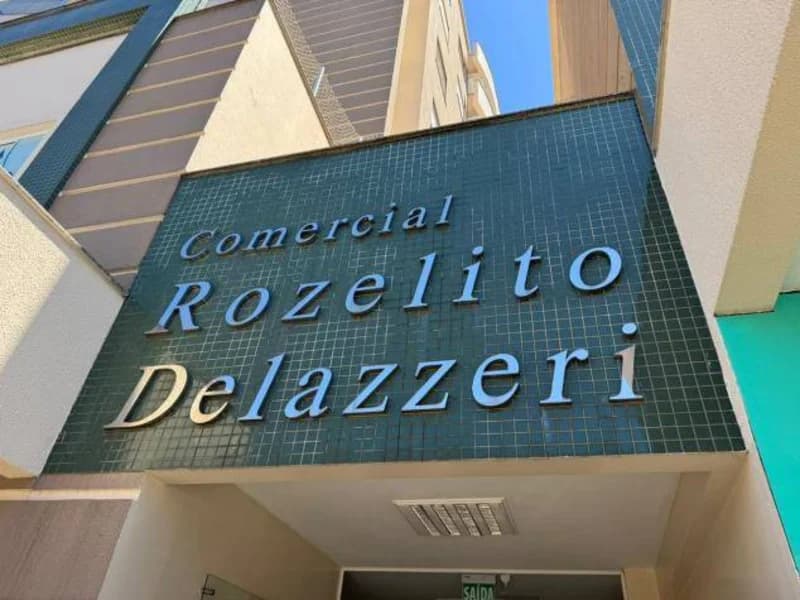 Foto 36 de 38: Comercial em leilão em Realeza - PR, bairro Centro — Sala - Realeza - PR