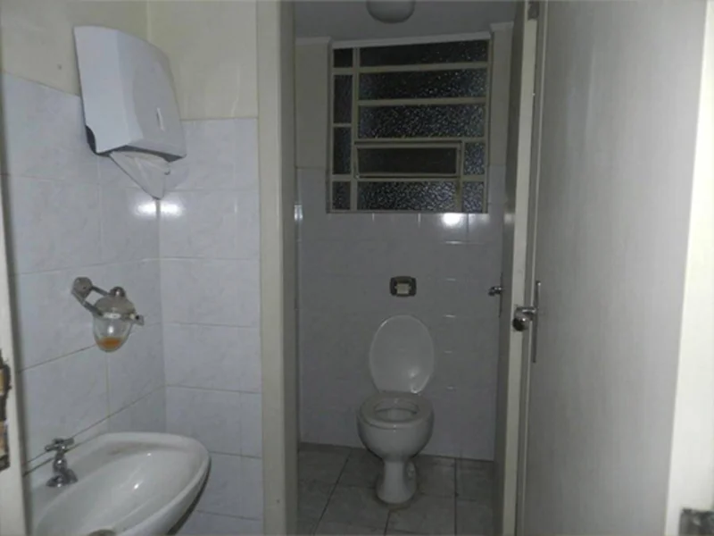 Foto 4 de 36: Comercial em leilão em Porto Alegre - RS, bairro Independencia — Imóvel Comercial - Porto Alegre - RS