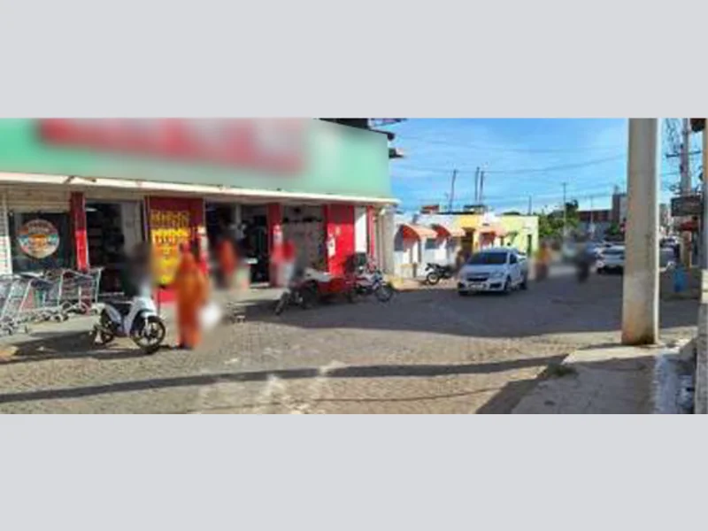 Foto 2 de 5: Comercial em leilão em Irecê - BA, bairro Centro — Prédio - Irecê - BA