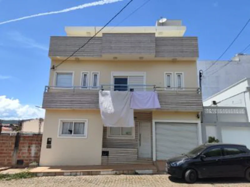 Foto 1 de 6: Casa em leilão em Paramirim - BA, bairro Centro — Casa - Paramirim - BA