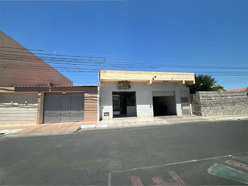Foto 2 de 2: Comercial em leilão em Simões - PI, bairro Centro — Prédio Comercial - Simões - PI