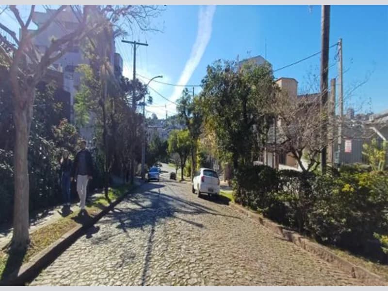 Foto 3 de 3: Casa em leilão em Porto Alegre - RS, bairro Chácara das Pedras — Casa - Porto Alegre - RS