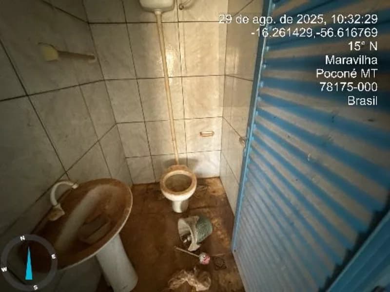 Foto 2 de 17: Comercial em leilão em Poconé - MT, bairro Cruz Preta — Prédio - Poconé - MT
