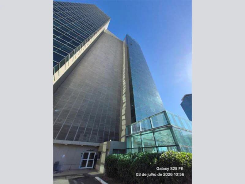 Foto 1 de 3: Comercial em leilão em Porto Alegre - RS, bairro Cristal — Sala - Porto Alegre - RS