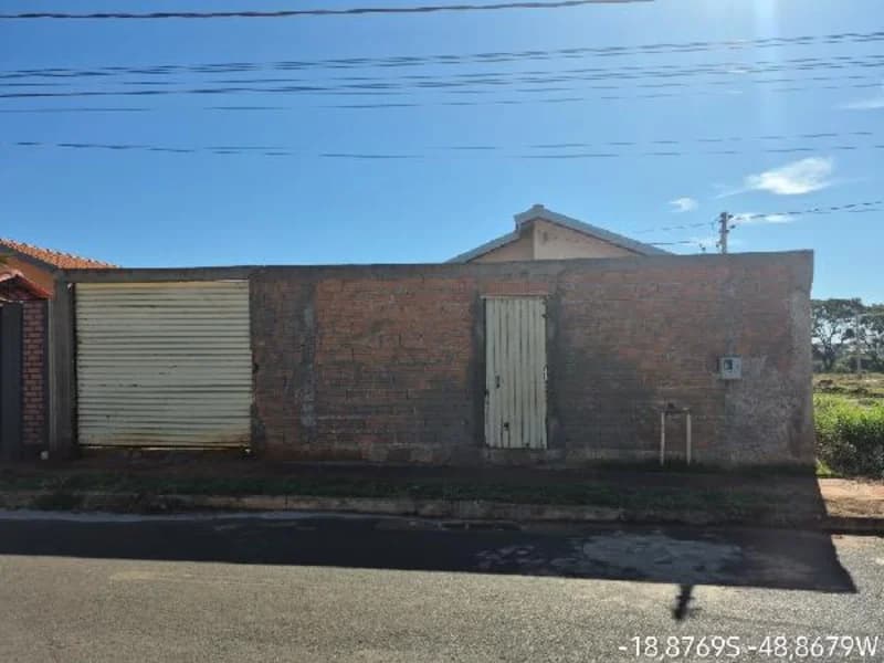 Casa em leilão em Monte Alegre De Minas - MG — Casa - Monte Alegre de Minas - MG