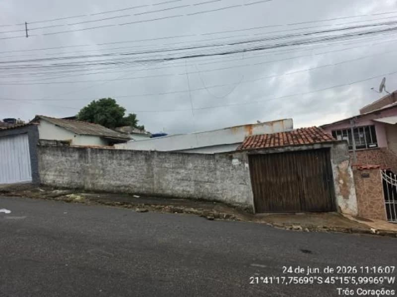 Casa em leilão em Três Corações - MG, bairro Rio do Peixe — Casa - Três Corações - MG