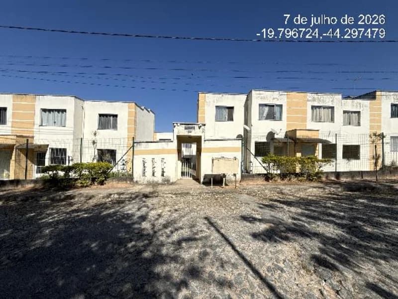 Apartamento em leilão em Esmeraldas - MG — Apartamento - Esmeraldas - MG
