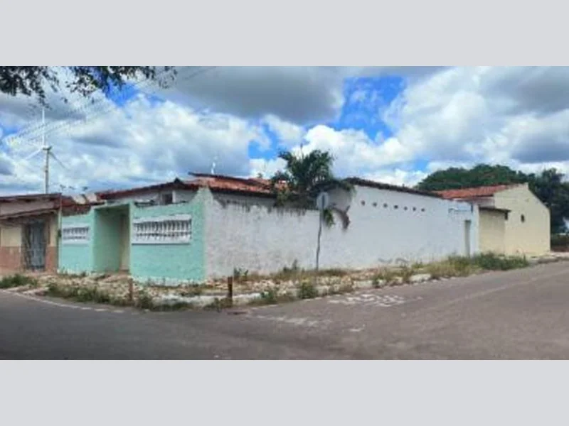 Foto 1 de 11: Casa em leilão em Aracati - CE, bairro Cohab — Casa - Aracati - CE