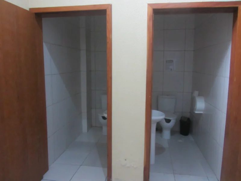 Foto 11 de 20: Comercial em leilão em Matinhos - PR, bairro Mesquita — Prédio - Matinhos - PR
