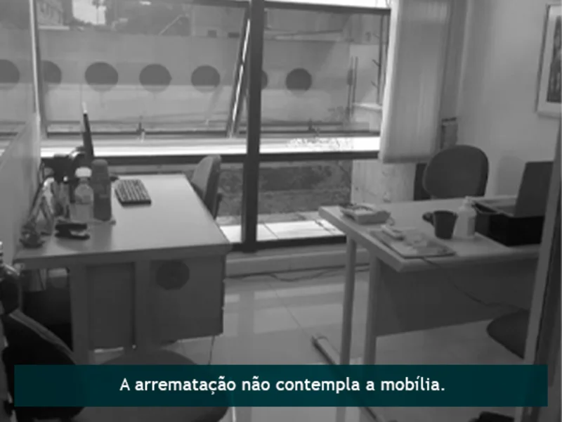 Foto 9 de 14: Comercial em leilão em Porto Alegre - RS, bairro Rio Branco — Sala - Porto Alegre - RS