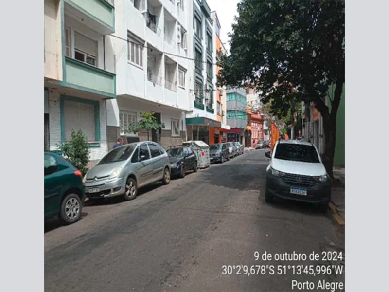 Foto 10 de 16: Comercial em leilão em Porto Alegre - RS, bairro Centro Histórico — Sala - Porto Alegre - RS
