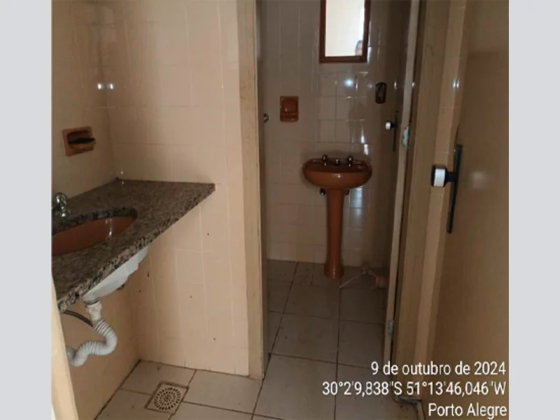 Foto 16 de 16: Comercial em leilão em Porto Alegre - RS, bairro Centro Histórico — Sala - Porto Alegre - RS