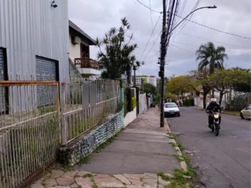 Foto 2 de 8: Comercial em leilão em Porto Alegre - RS, bairro Tristeza — Prédio - Porto Alegre - RS