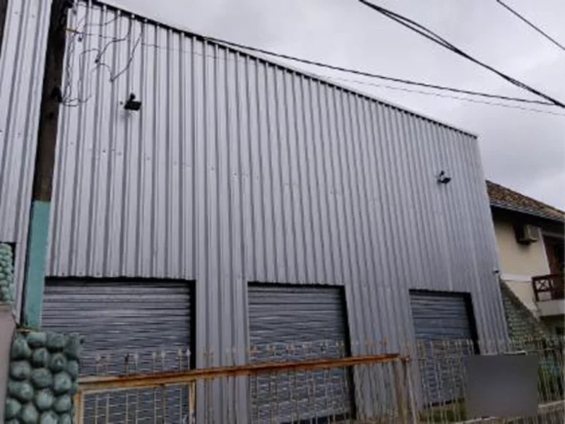 Foto 1 de 8: Comercial em leilão em Porto Alegre - RS, bairro Tristeza — Prédio - Porto Alegre - RS