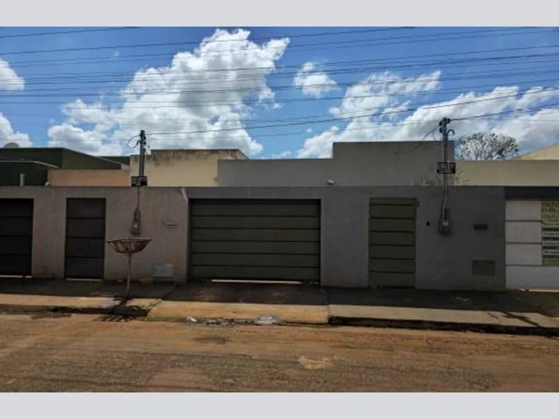 Foto 1 de 15: Casa em leilão em Santa Helena De Goiás - GO, bairro Centro — Casa - Santa Helena de Goiás - GO