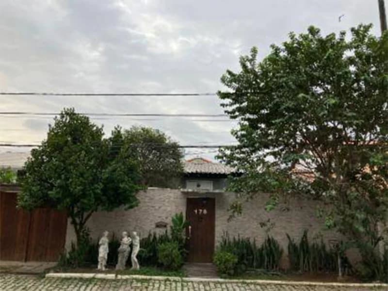 Foto 1 de 49: Casa em leilão em Rio De Janeiro - RJ, bairro Anil — Casa - Rio de Janeiro - RJ