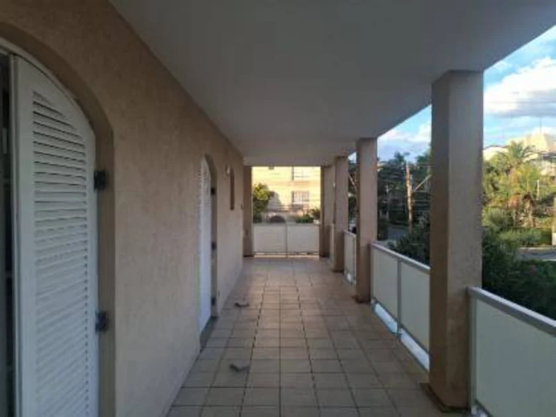 Foto 2 de 17: Casa em leilão em Guarujá - SP, bairro Enseada — Casa - Guarujá - SP