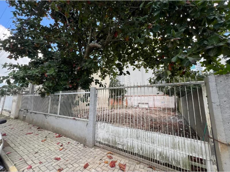 Foto 1 de 3: Terreno em leilão em Itapema - SC, bairro Meia Praia — Terreno - Itapema - SC