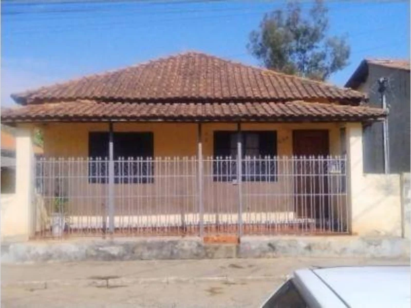 Foto 2 de 8: Casa em leilão em Piranguçu - MG, bairro Centro — Casa - Piranguçu - MG