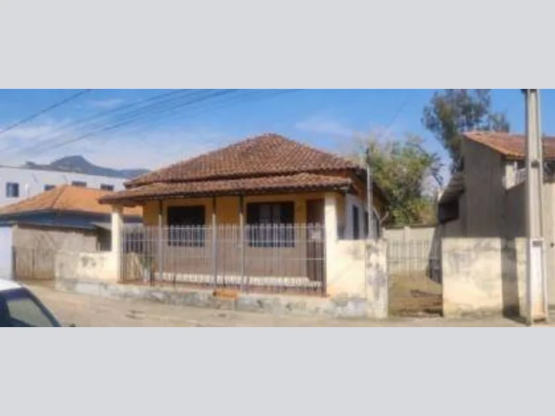 Foto 4 de 8: Casa em leilão em Piranguçu - MG, bairro Centro — Casa - Piranguçu - MG