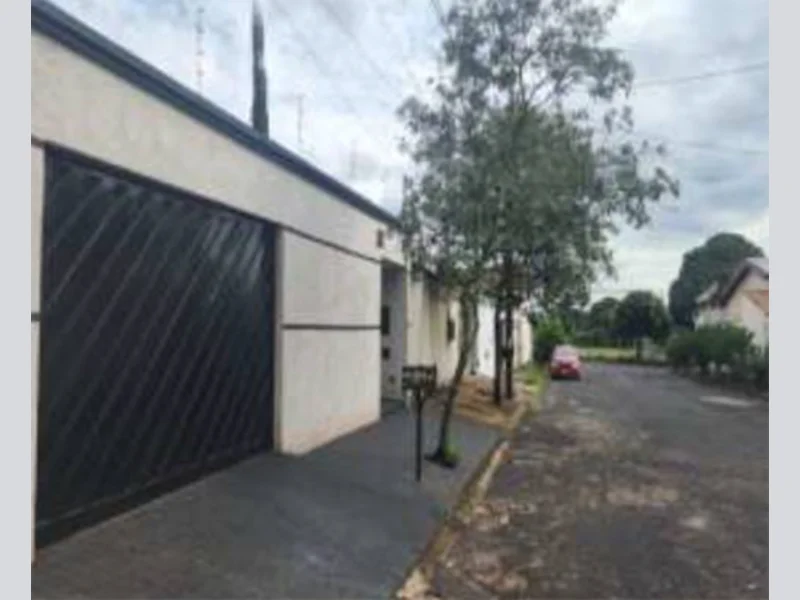 Foto 1 de 57: Casa em leilão em Uberlândia - MG, bairro Jardim das Palmeiras — Casa - Uberlândia - MG