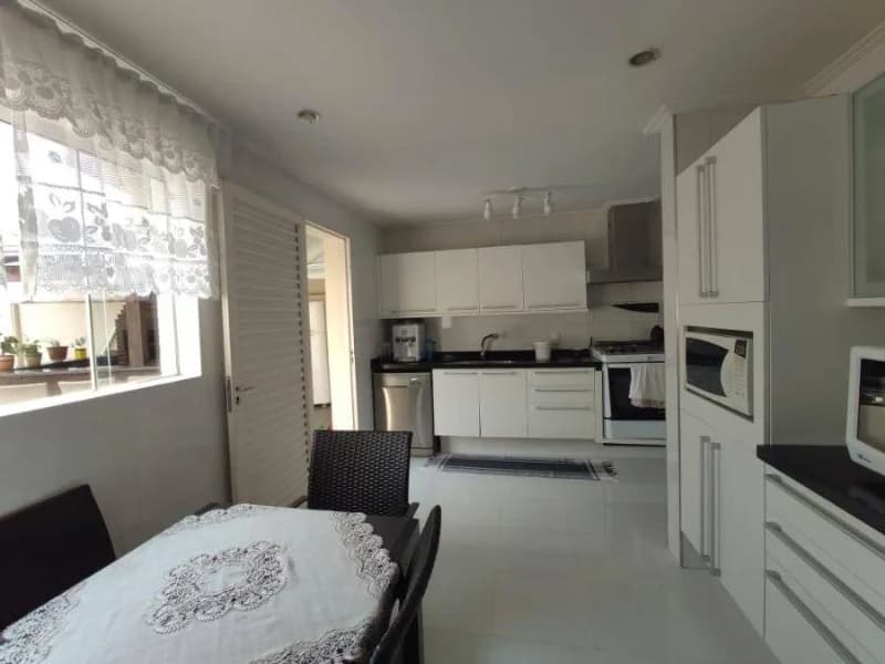 Foto 26 de 39: Casa em leilão em Londrina - PR, bairro Jardim Petrópolis — Casa - Londrina - PR
