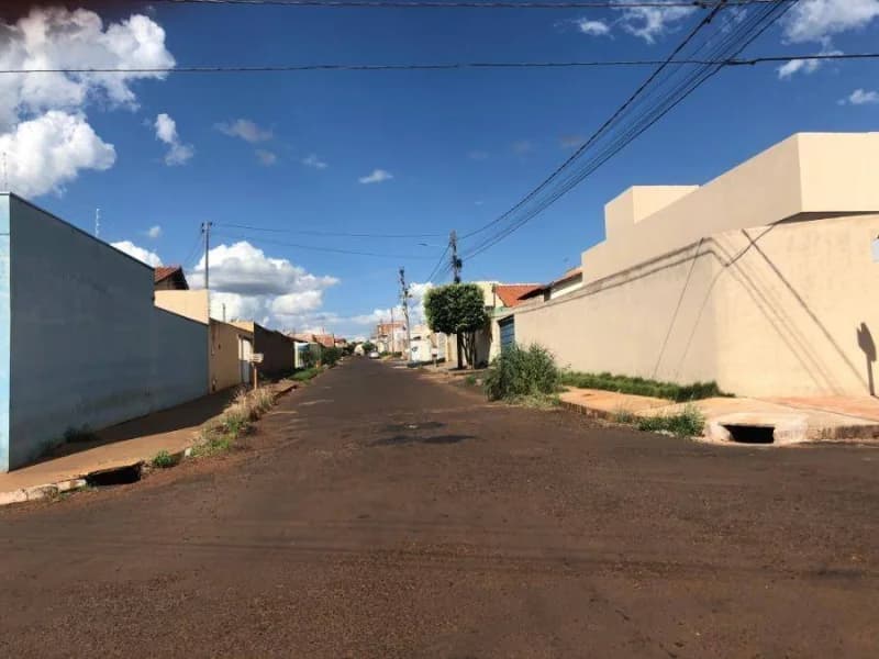 Foto 4 de 23: Casa em leilão em Quirinópolis - GO, bairro Jardim Vitoria — Casa - Quirinópolis - GO