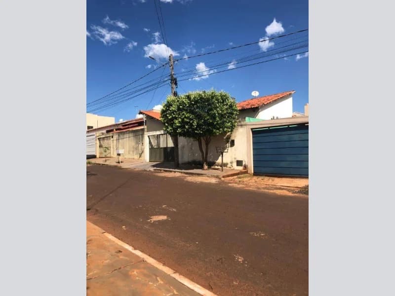 Foto 8 de 23: Casa em leilão em Quirinópolis - GO, bairro Jardim Vitoria — Casa - Quirinópolis - GO