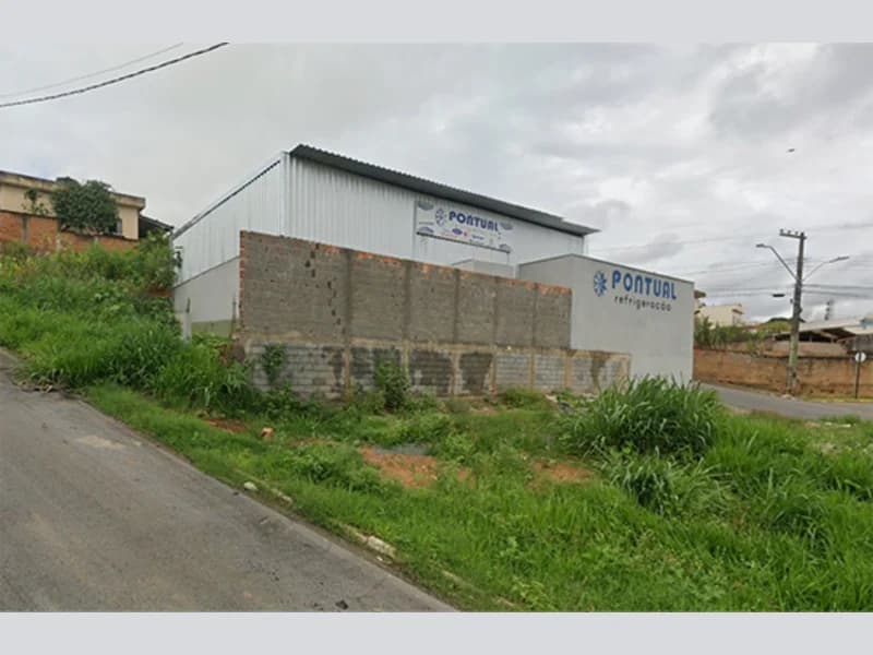 Foto 3 de 8: Comercial em leilão em Piumhi - MG, bairro Leôncio — Prédio - Piumhi - MG