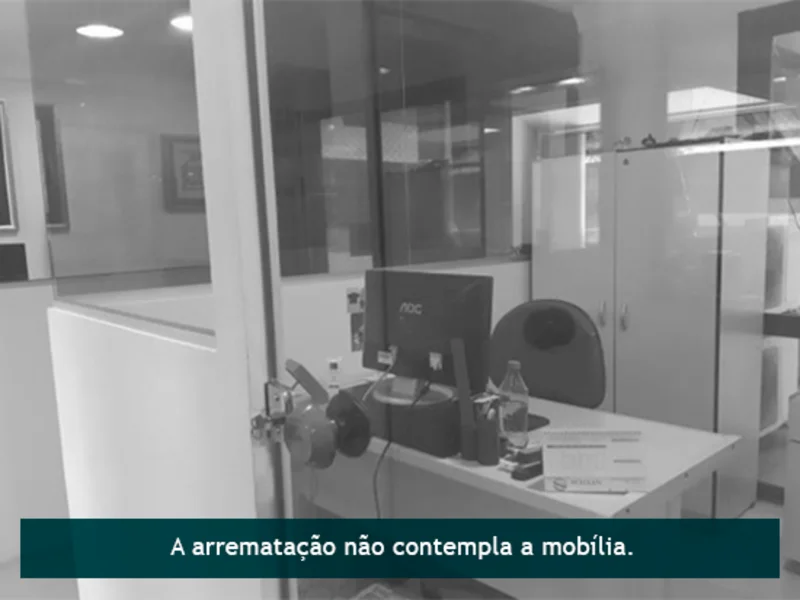 Foto 7 de 12: Comercial em leilão em Porto Alegre - RS, bairro Rio Branco — Sala - Porto Alegre - RS