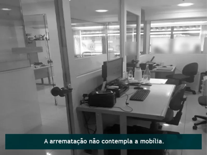 Foto 10 de 12: Comercial em leilão em Porto Alegre - RS, bairro Rio Branco — Sala - Porto Alegre - RS
