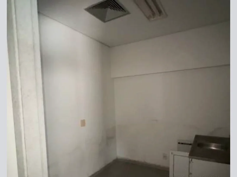 Foto 3 de 6: Comercial em leilão em Porto Alegre - RS, bairro Higienópolis — Loja - Porto Alegre - RS