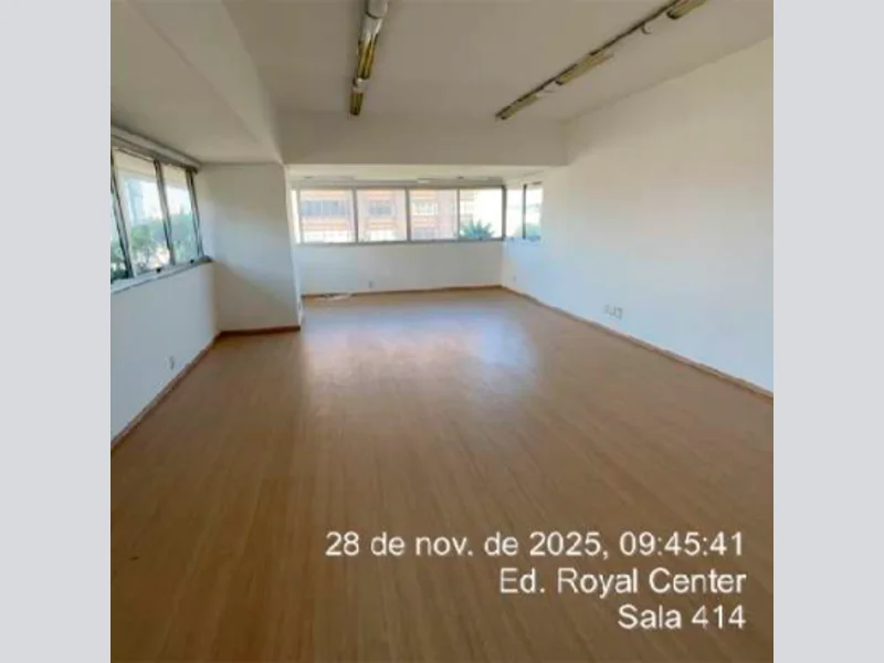 Foto 3 de 7: Comercial em leilão em Porto Alegre - RS, bairro Higienópolis — Sala - Porto Alegre - RS
