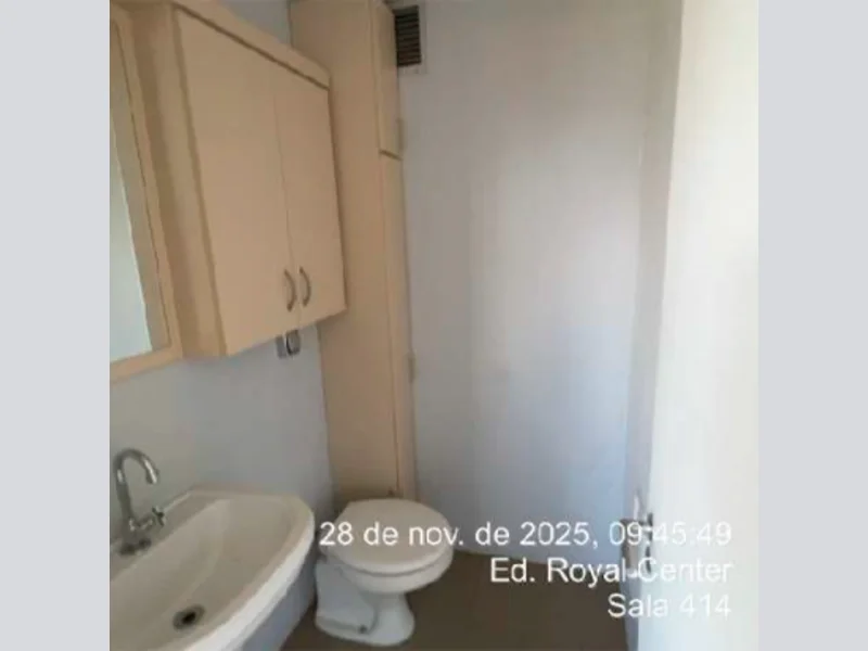Foto 6 de 7: Comercial em leilão em Porto Alegre - RS, bairro Higienópolis — Sala - Porto Alegre - RS