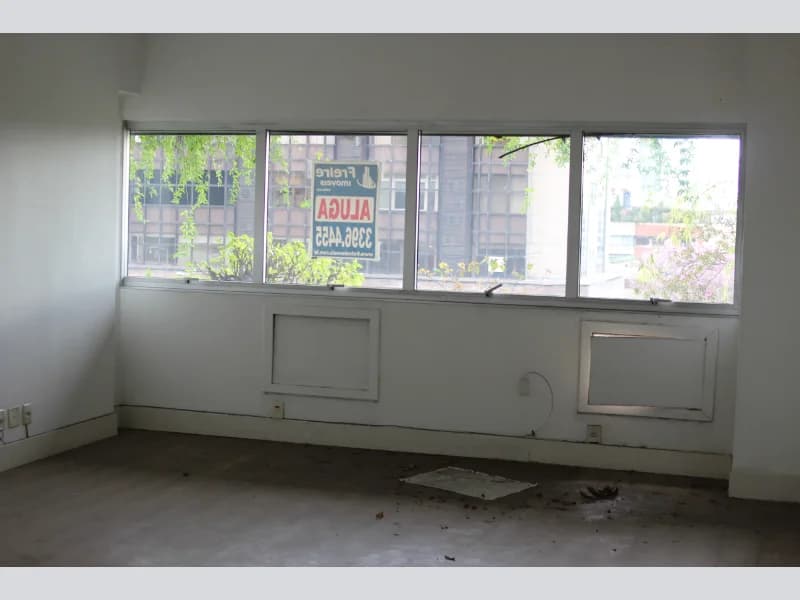 Foto 5 de 6: Comercial em leilão em Porto Alegre - RS, bairro Higienópolis — Sala - Porto Alegre - RS