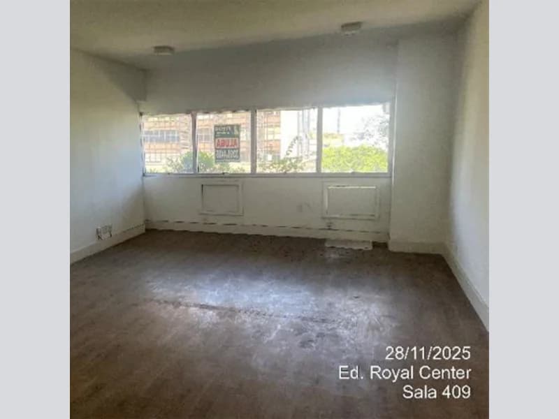 Foto 3 de 6: Comercial em leilão em Porto Alegre - RS, bairro Higienópolis — Sala - Porto Alegre - RS