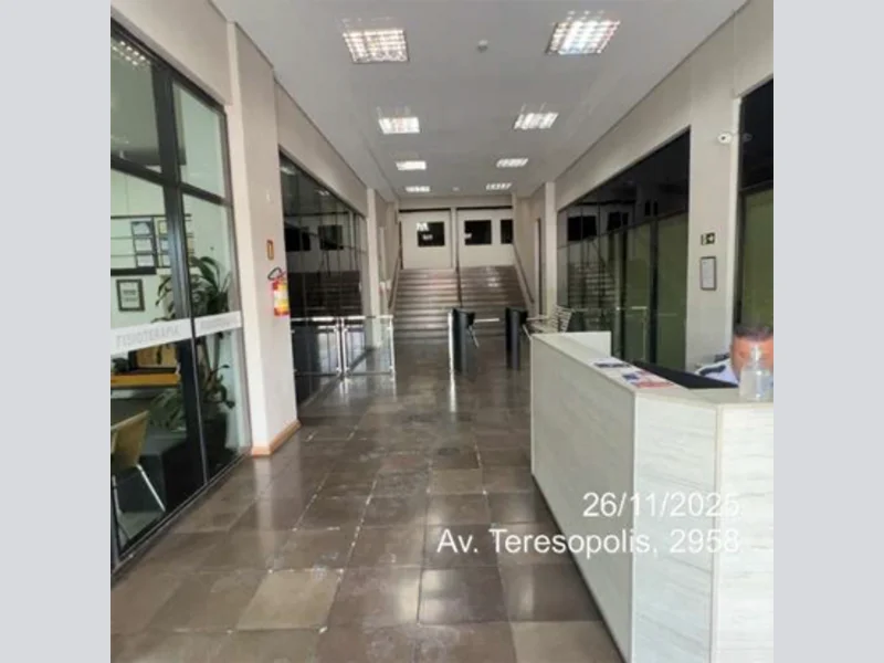 Foto 2 de 5: Comercial em leilão em Porto Alegre - RS, bairro Teresópolis — Sala - Porto Alegre - RS
