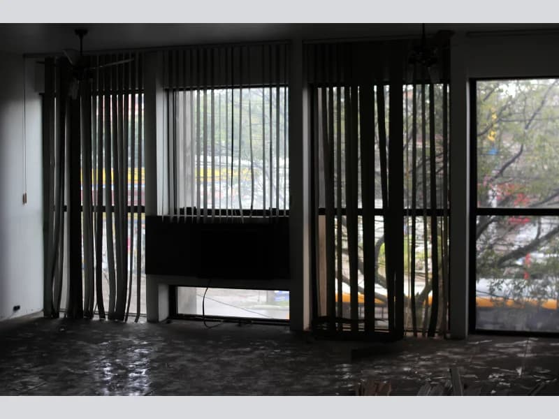 Foto 5 de 9: Comercial em leilão em Porto Alegre - RS, bairro Teresópolis — Sala - Porto Alegre - RS