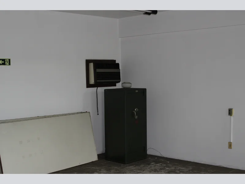 Foto 9 de 9: Comercial em leilão em Porto Alegre - RS, bairro Teresópolis — Sala - Porto Alegre - RS
