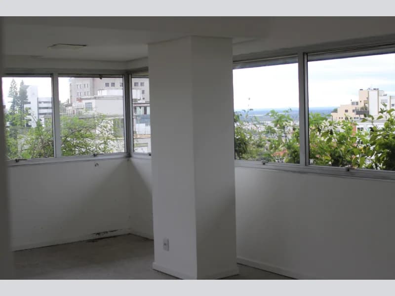 Foto 2 de 6: Comercial em leilão em Porto Alegre - RS, bairro Higienópolis — Sala - Porto Alegre - RS